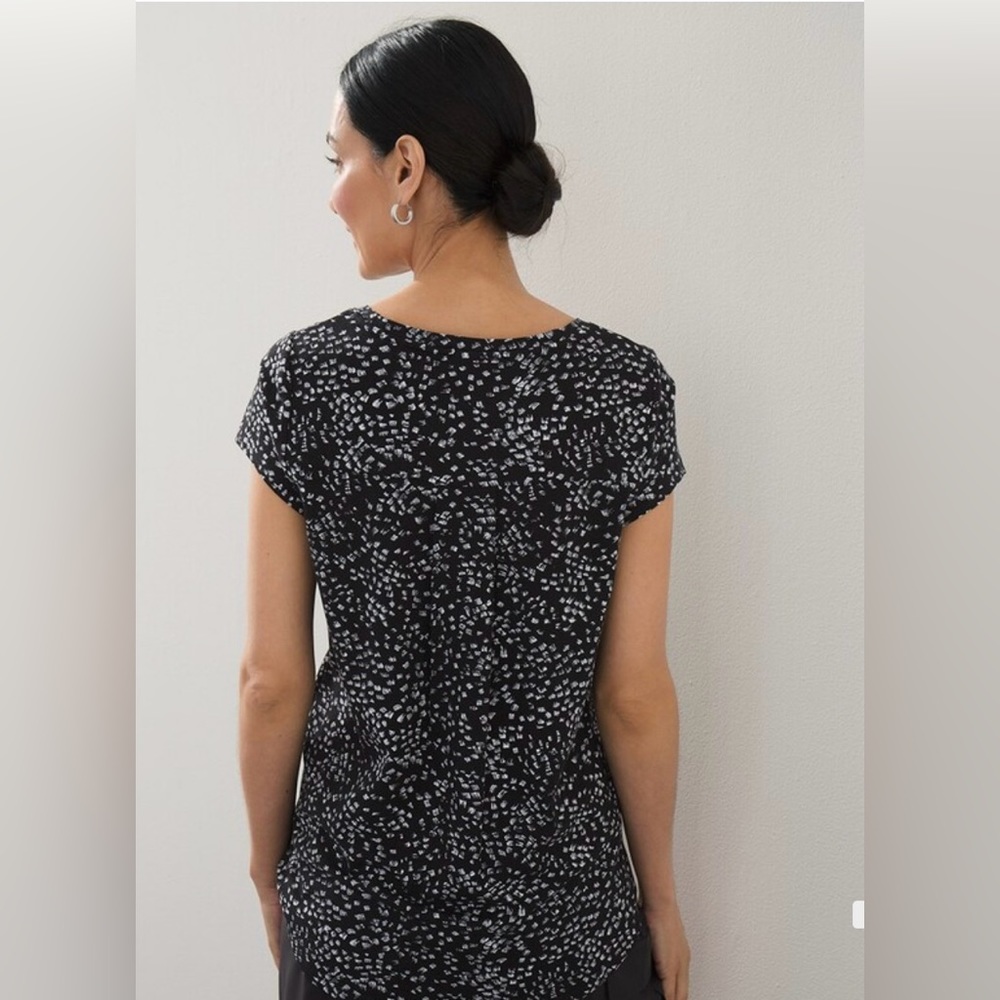 Chico’s | Zenergy Printed Shirttail Tee- Size M (1) - Picture 4 of 9